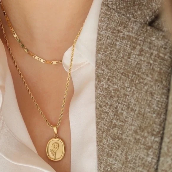 CLOSING SALE! ✨18K Gold Plated Flat Anna Chain Necklace - Picture 3 of 9